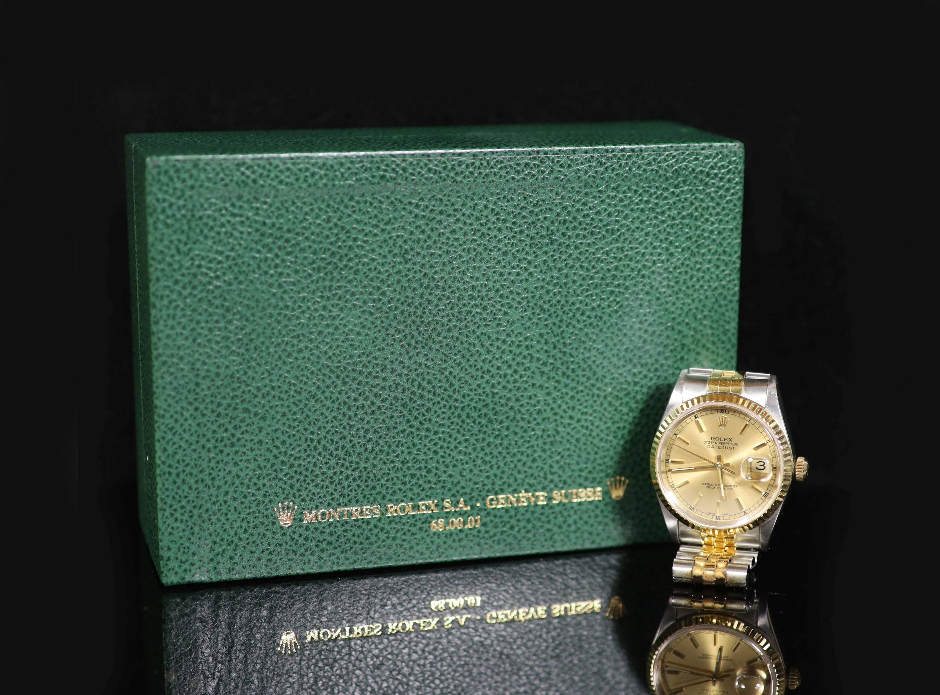 A gentleman's Rolex Oyster Perpetual Datejust Superlative Chronometer, stainless steel and 18ct gold, 2000, with champagne dial, serial number P648984, model number 16233, complete with original box and paperwork includi